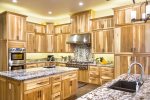 Lone Pine Lodge, Amazingly Well-Equipped Kitchen with Stainless Steel Appliances